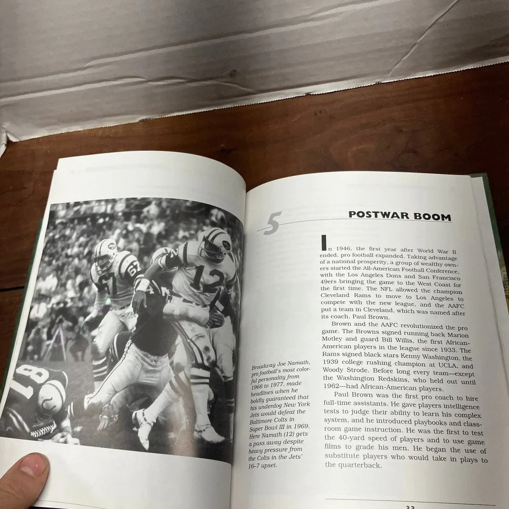 The Composite Guide to Football Dennis Tuttle 1998 First Printing Hardcover Book